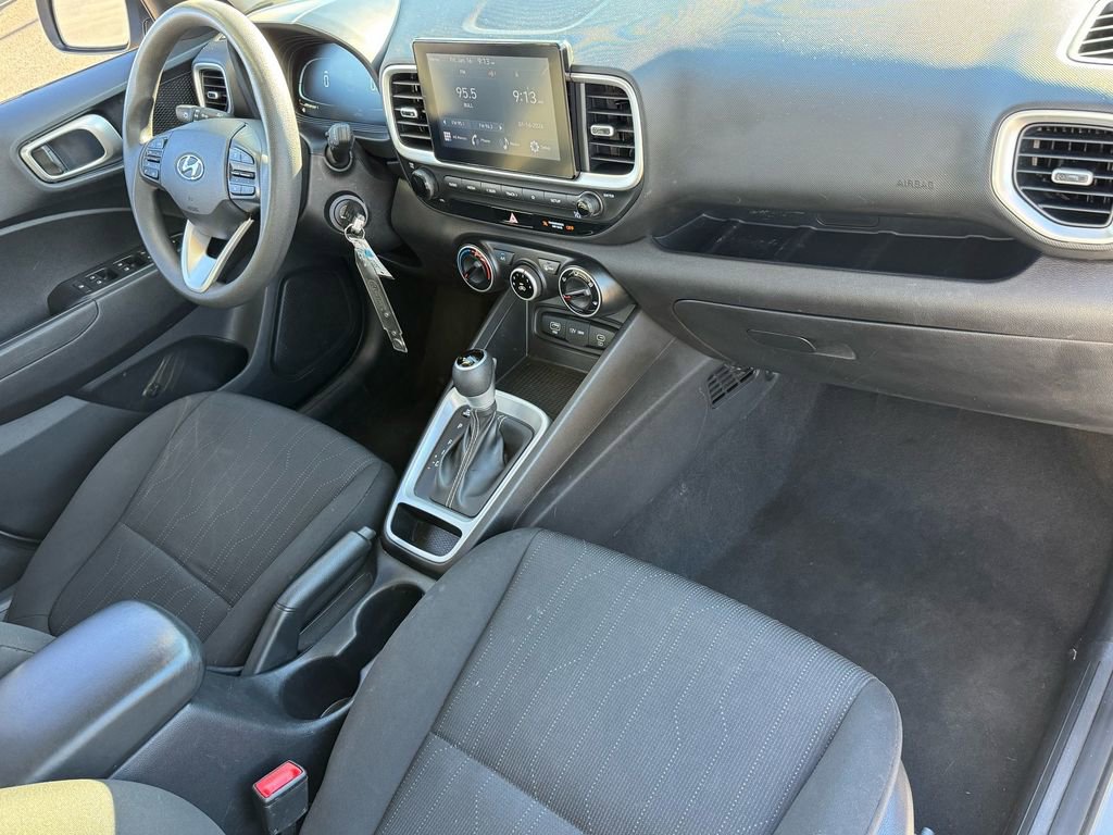 Used 2024 Hyundai Venue SE image 19