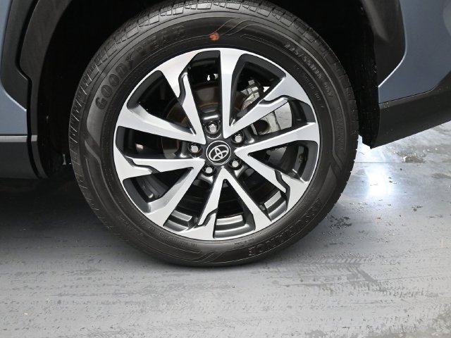 Used 2023 Toyota Corolla Cross XLE w/ Convenience Package FWD image 17