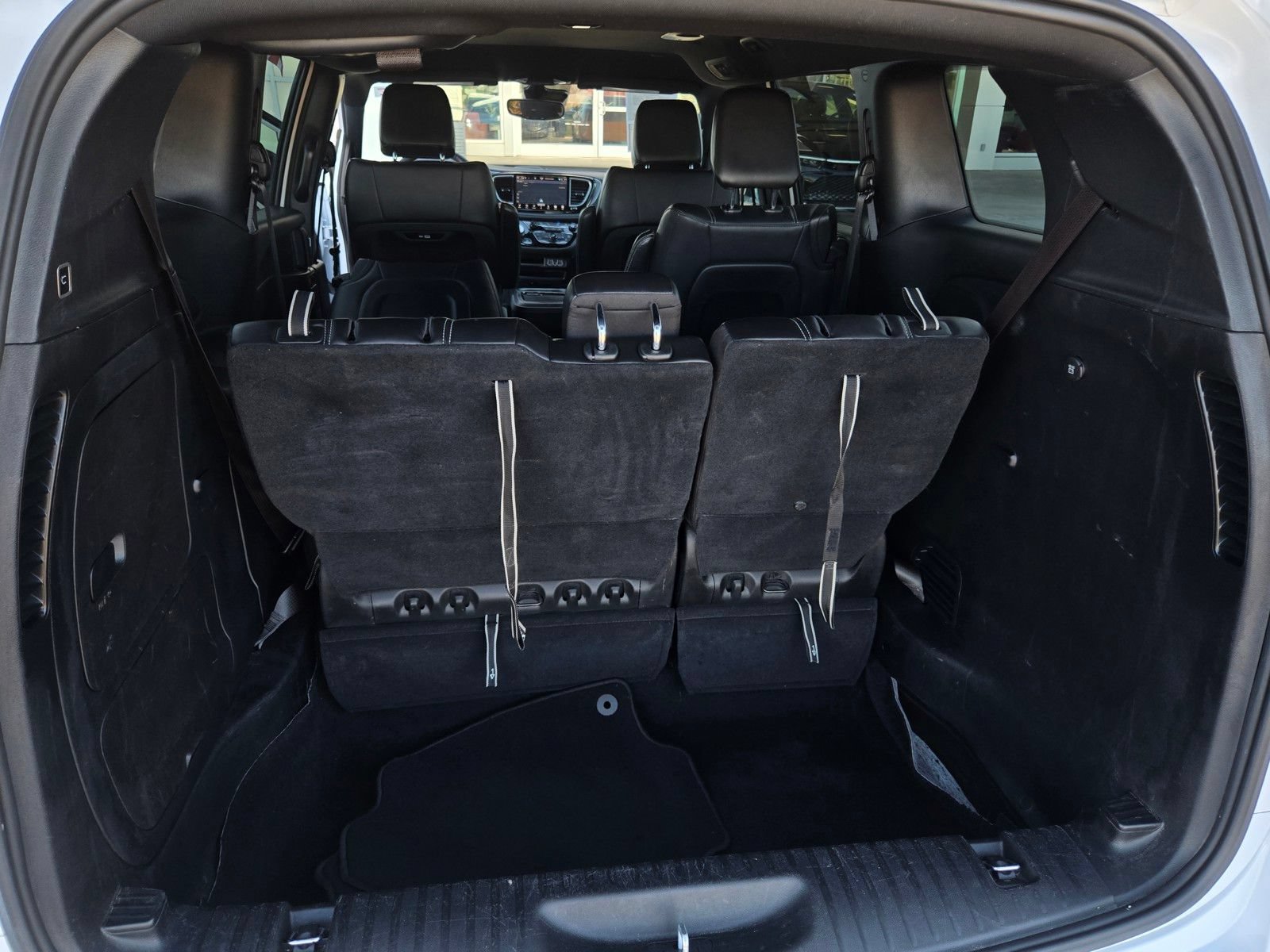 Used 2024 Chrysler Pacifica Limited FWD image 23