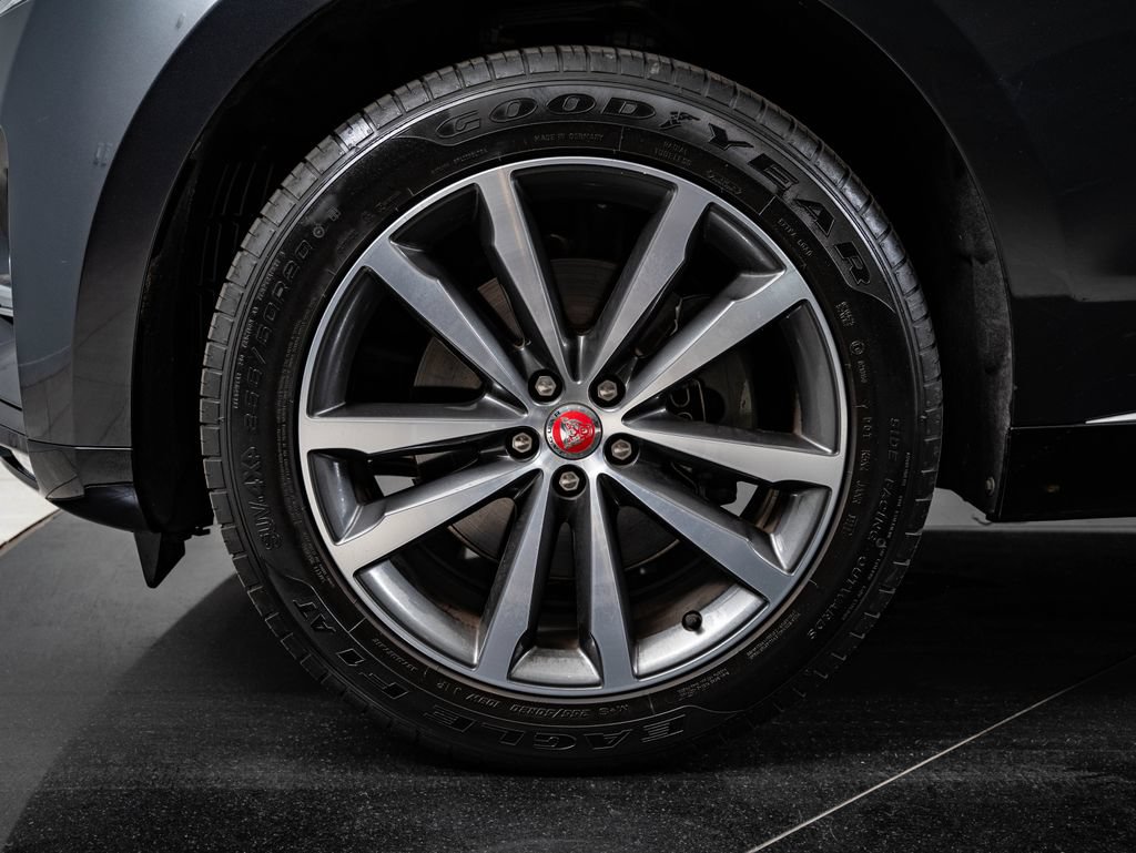 Used 2023 Jaguar F-PACE S AWD/4WD image 13