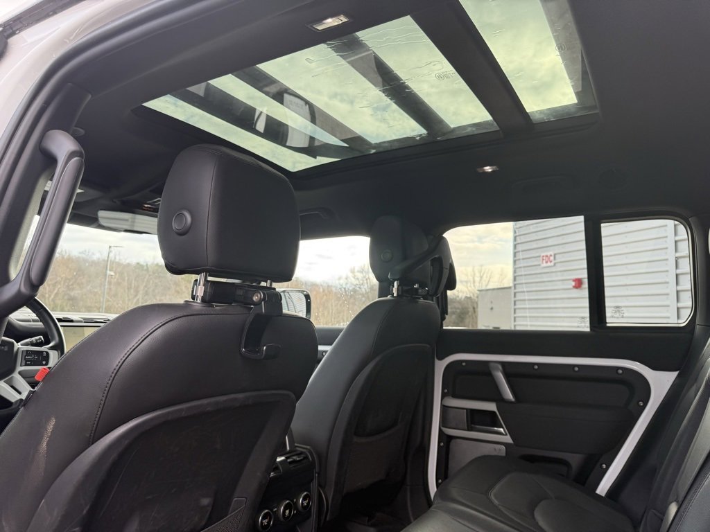 Used 2023 Land Rover Defender 130 X-Dynamic SE image 20