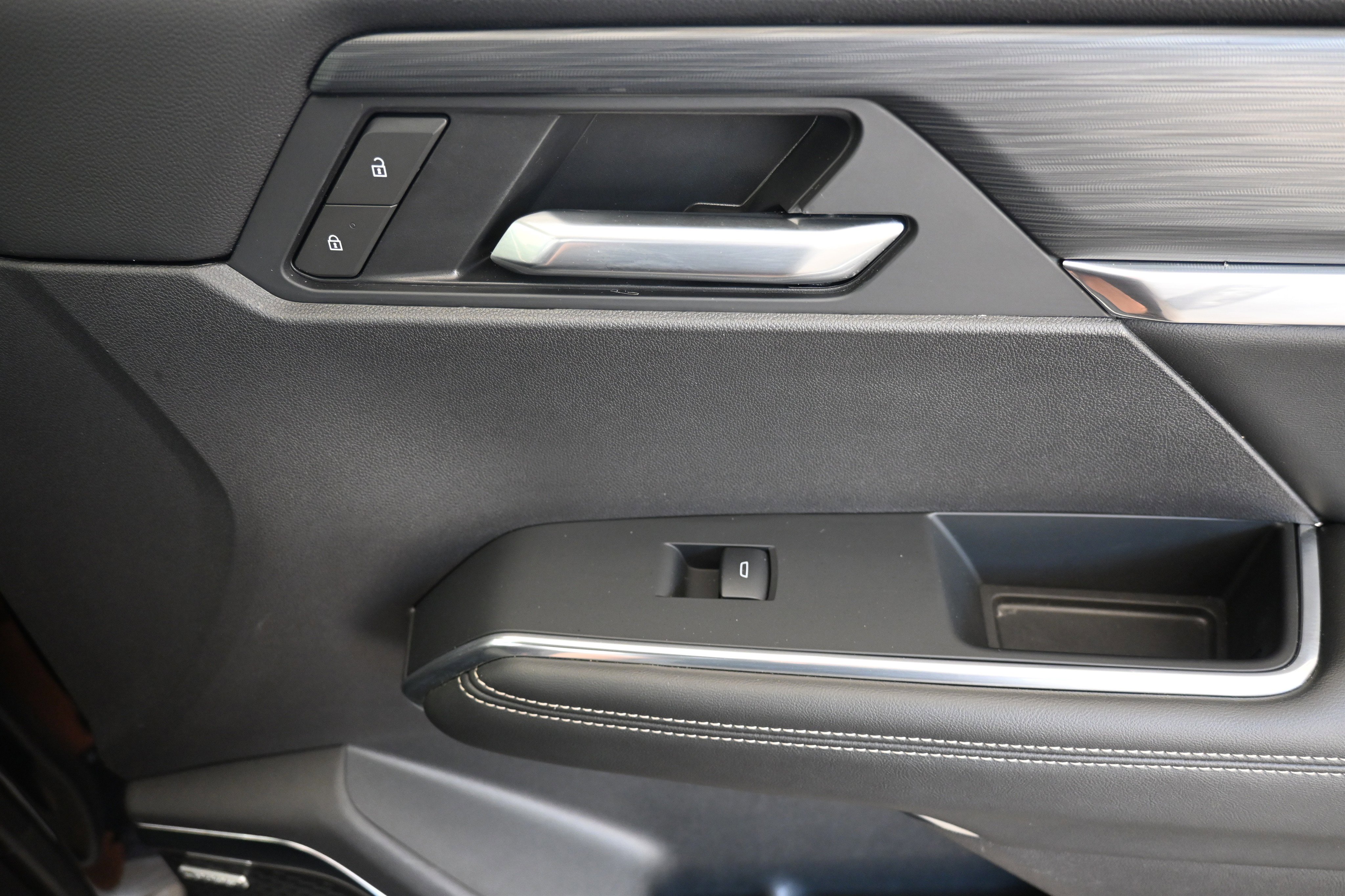 Used 2025 GMC Acadia Elevation image 22