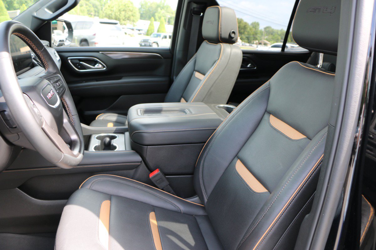 Used 2024 GMC Yukon AT4 w/ Technology Package AWD/4WD image 31