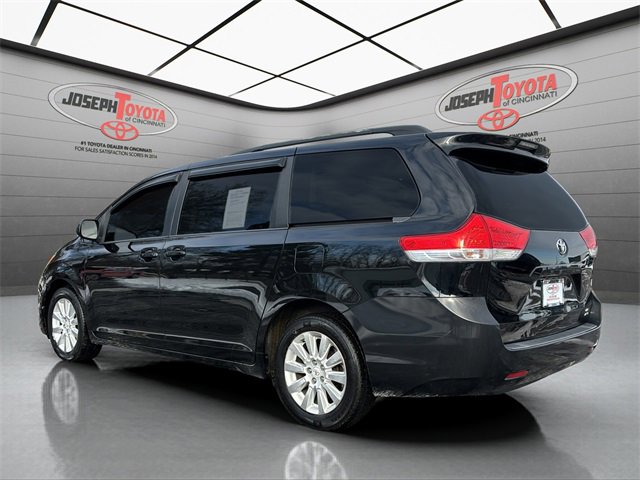 Used 2012 Toyota Sienna LE image 3