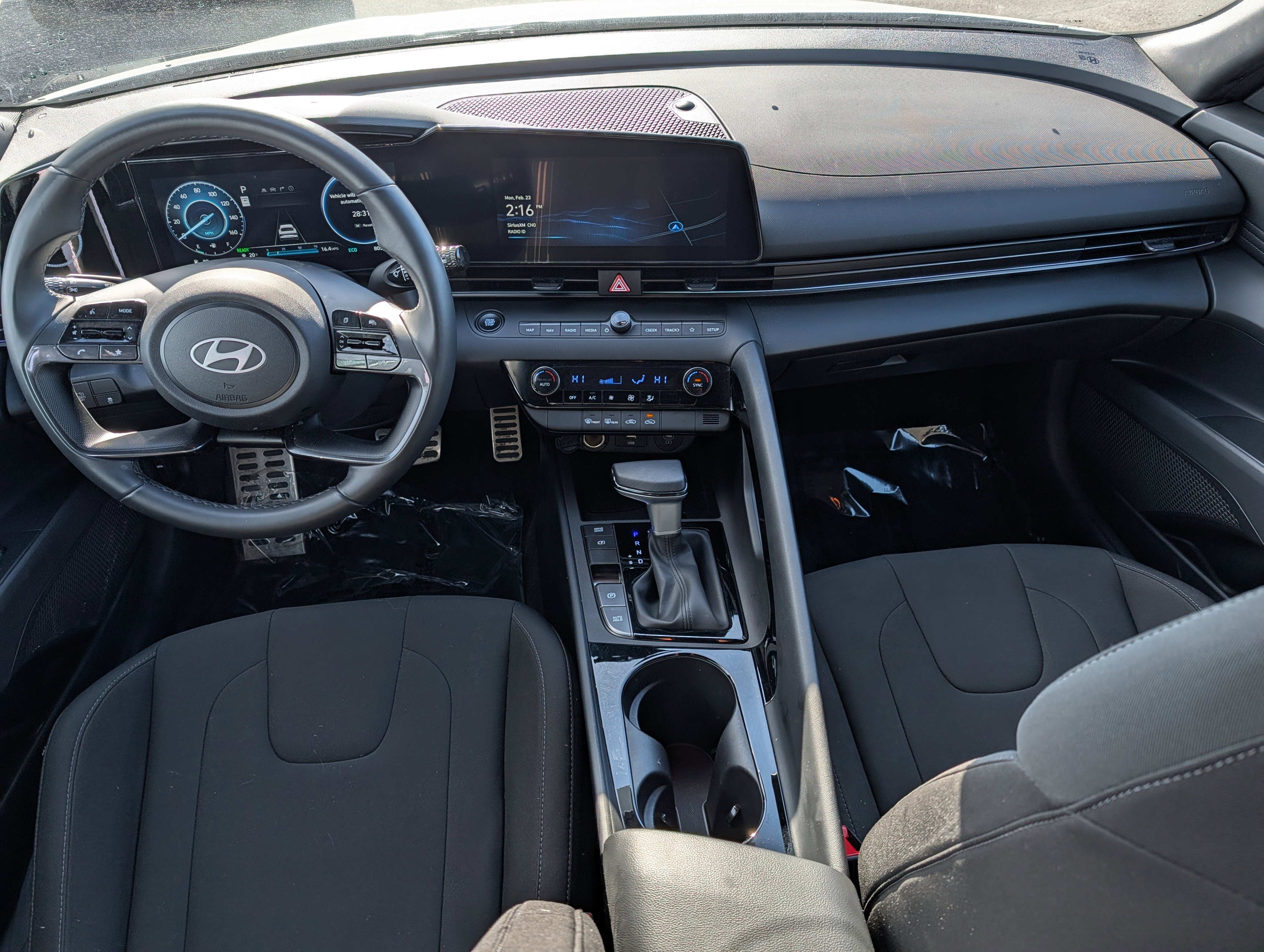 Certified 2025 Hyundai Elantra SEL FWD image 14