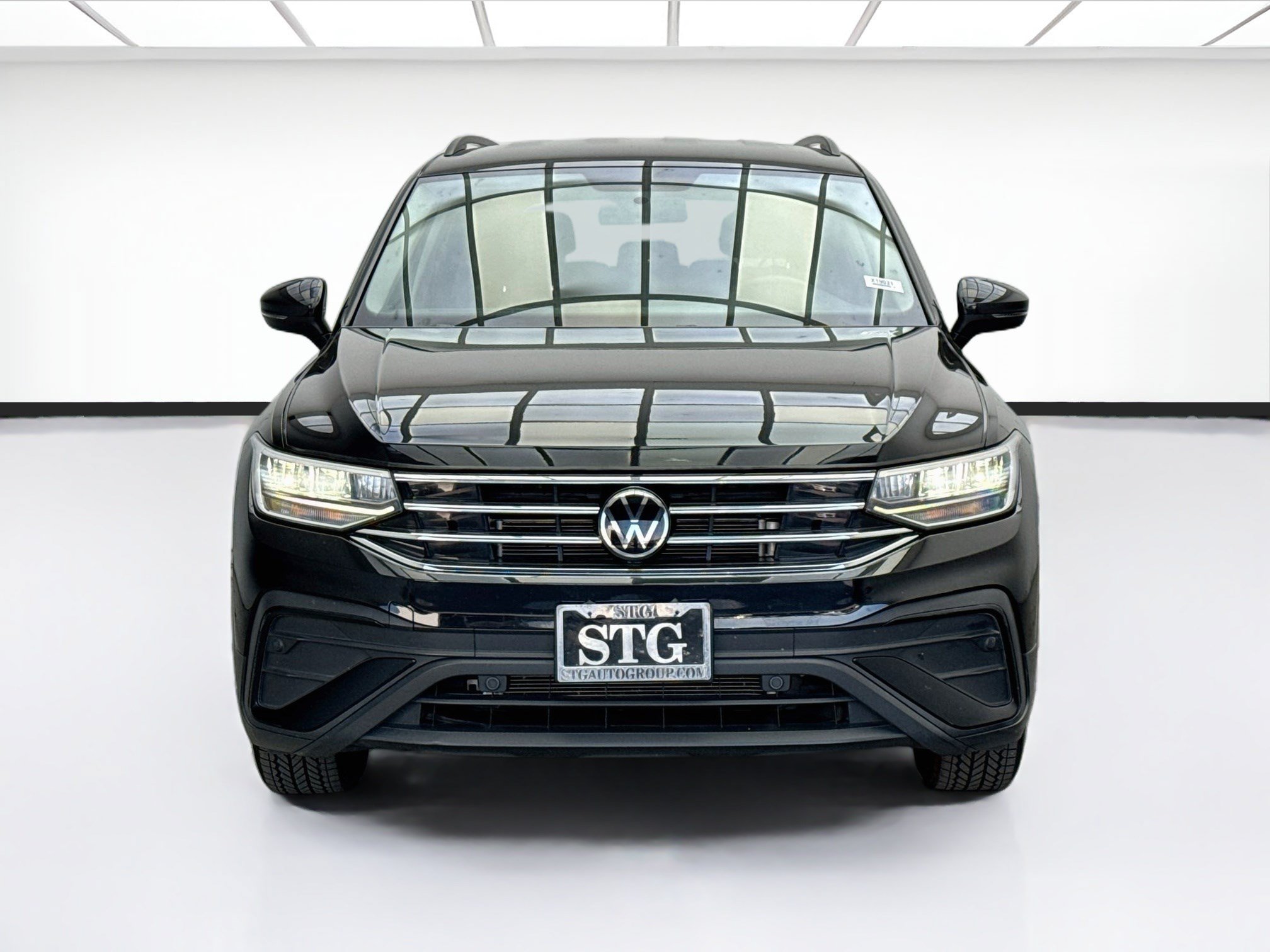 Used 2022 Volkswagen Tiguan S FWD image 2