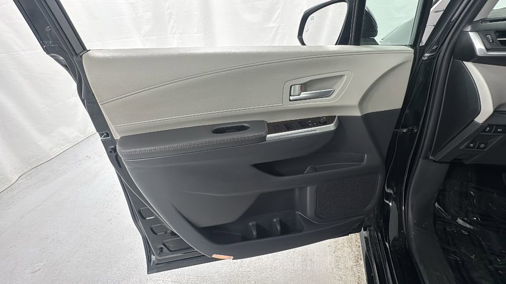 Used 2024 Toyota Sienna XLE image 21