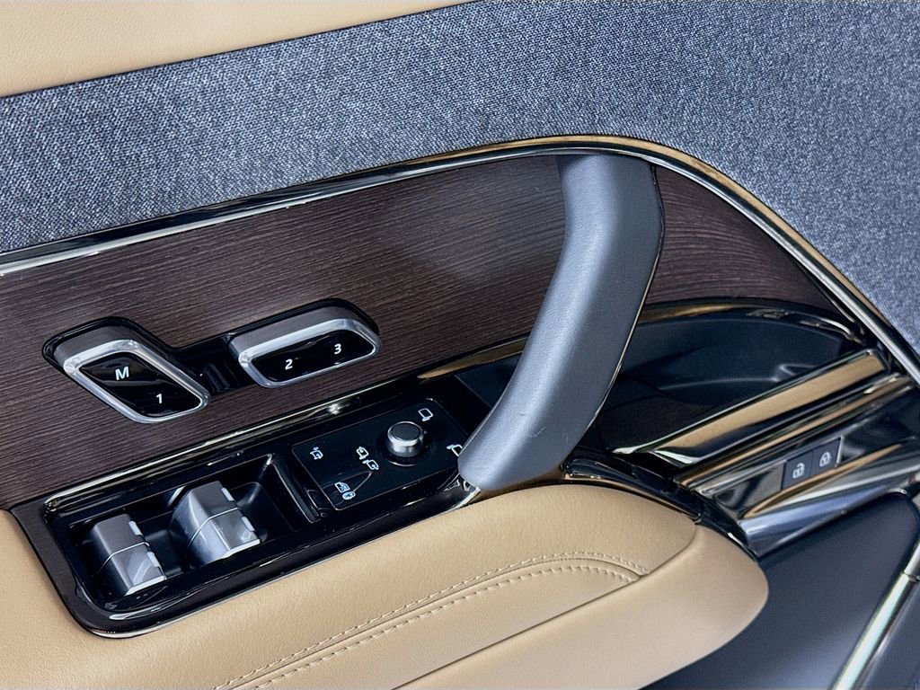 Used 2024 Land Rover Range Rover Sport SE image 23