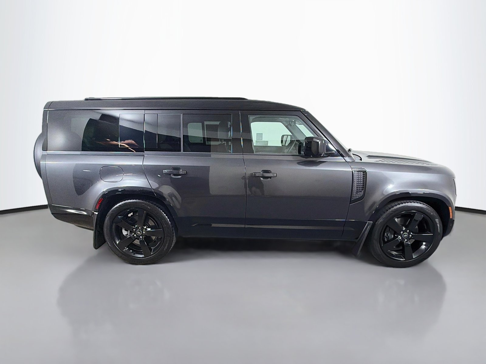 Certified 2025 Land Rover Defender 130 X-Dynamic SE AWD/4WD image 6