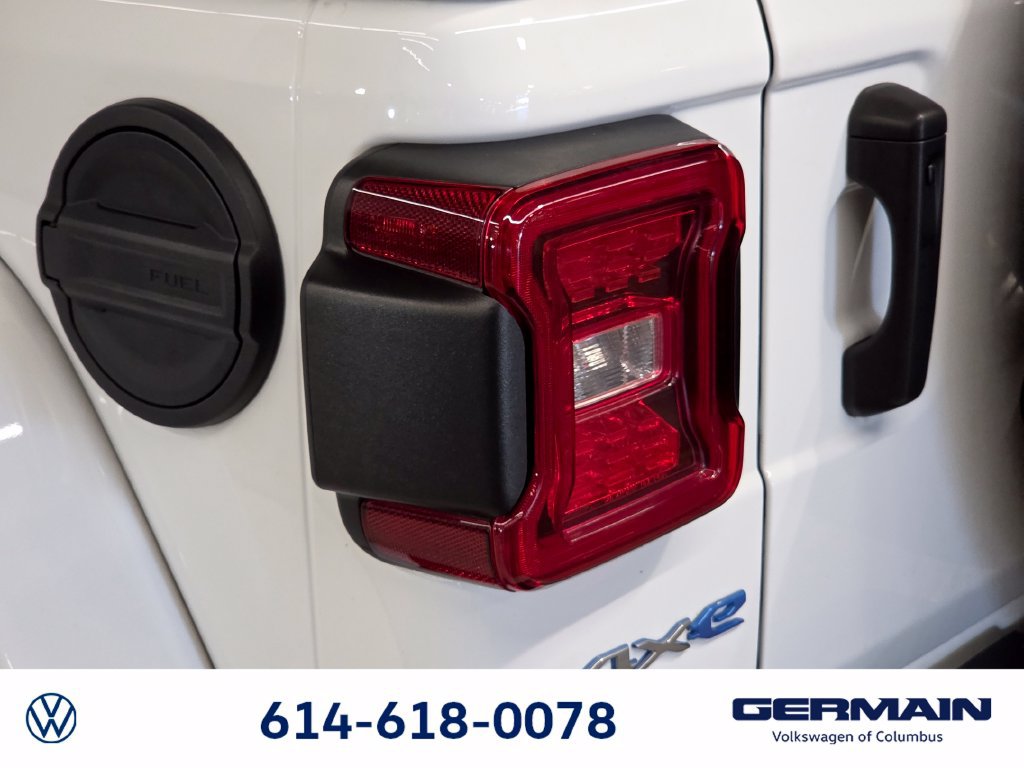 Used 2023 Jeep Wrangler Unlimited Sahara w/ Cold Weather Group AWD/4WD image 18