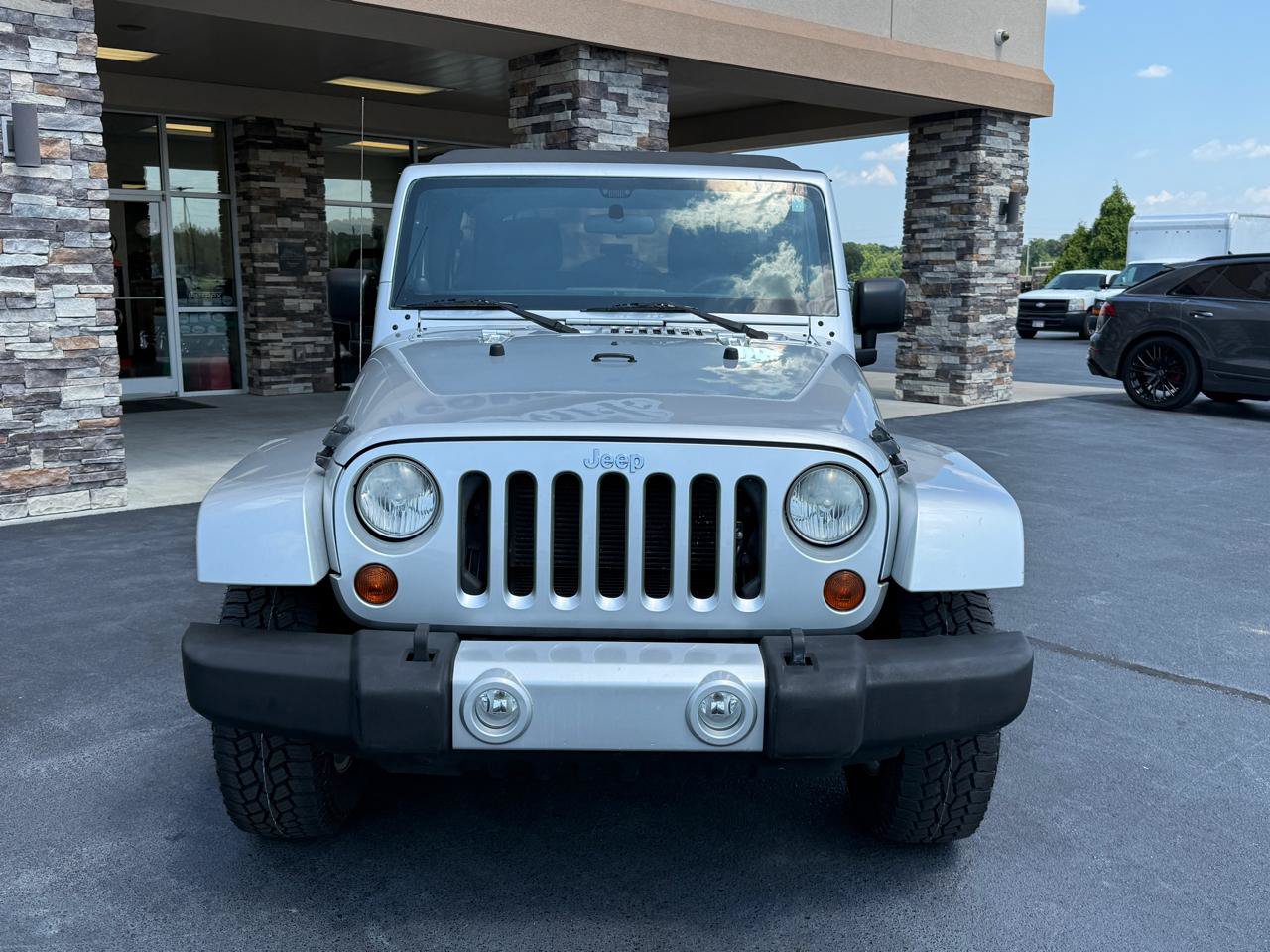 Used 2012 Jeep Wrangler Unlimited Sahara w/ Connectivity Group AWD/4WD image 7
