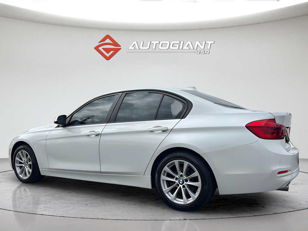 Used 2018 BMW 320i Sedan RWD image 4