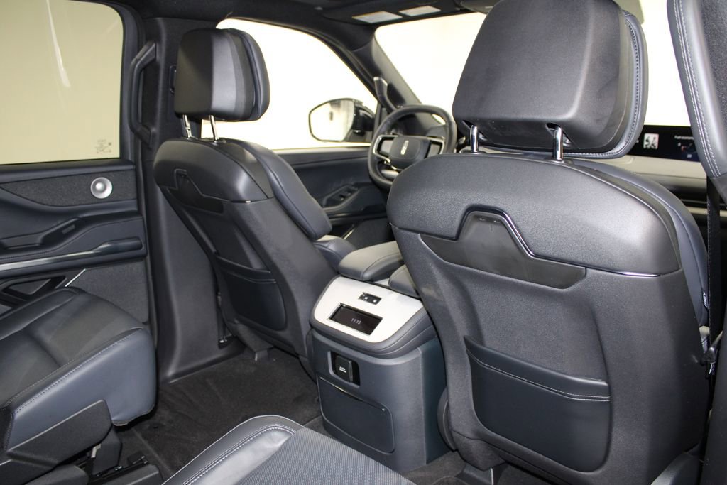 New 2025 Lincoln Navigator Reserve w/ Jet Appearance Package image 38