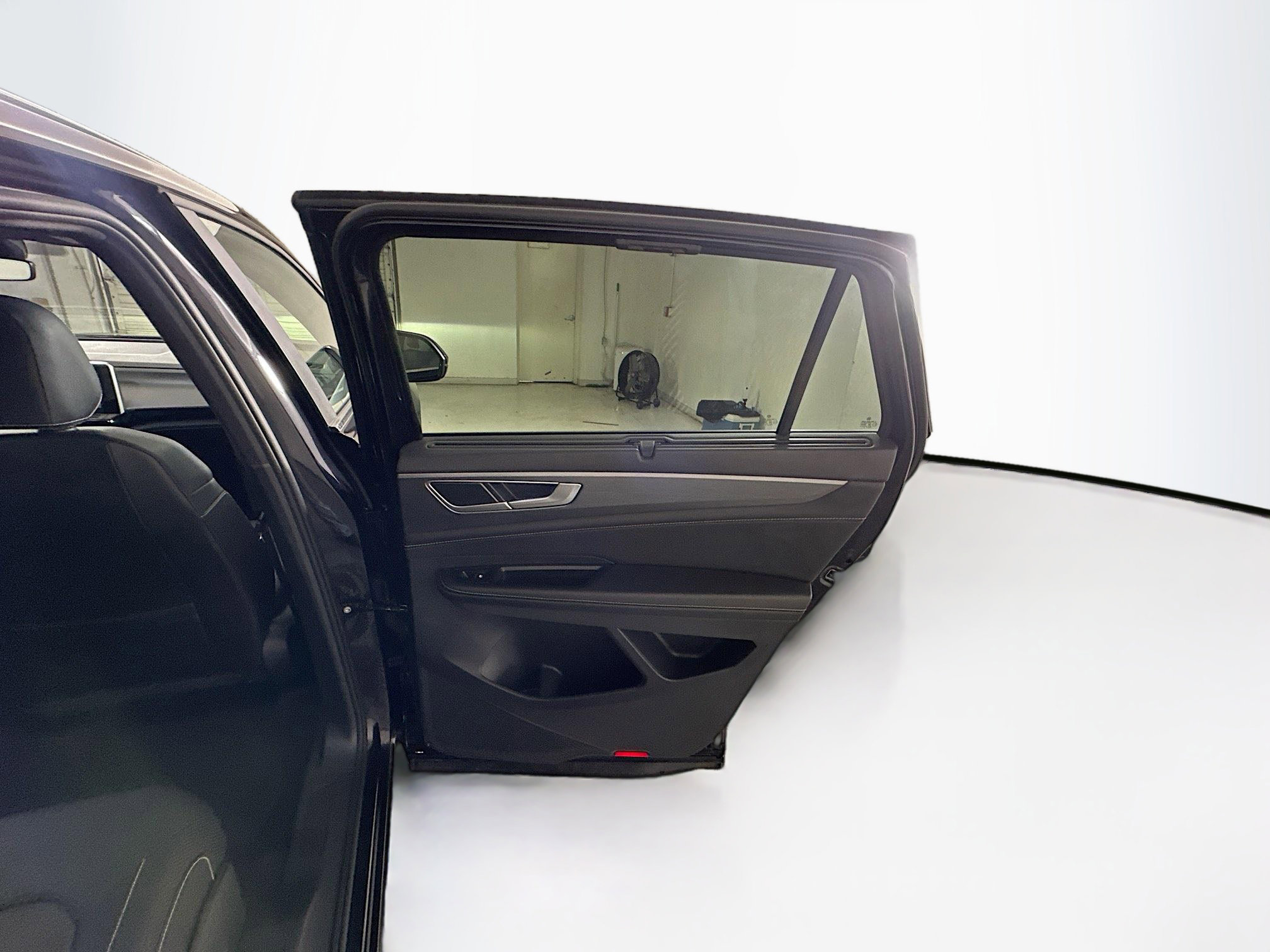 Used 2025 Volkswagen Atlas Cross Sport SE image 30