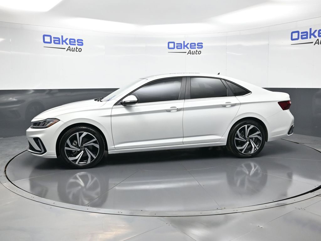 Used 2025 Volkswagen Jetta SEL image 5