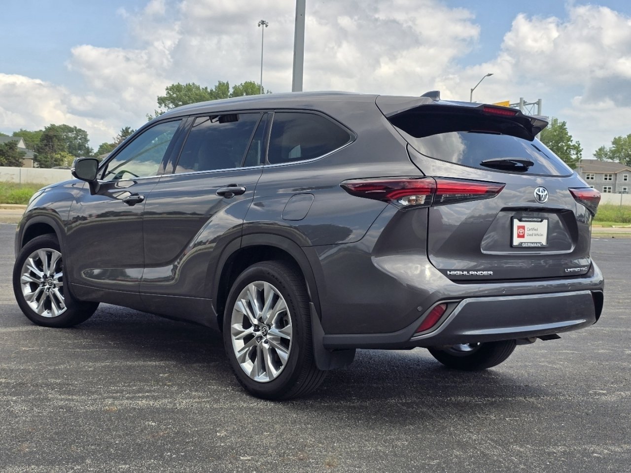 Certified 2024 Toyota Highlander Limited AWD/4WD image 16