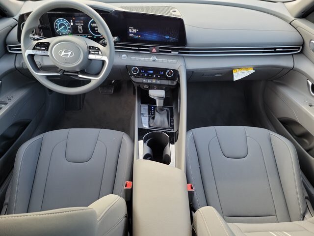 Used 2024 Hyundai Elantra Blue FWD image 10