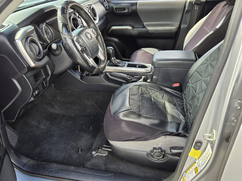 Used 2017 Toyota Tacoma SR5 w/ Tow Package RWD image 11