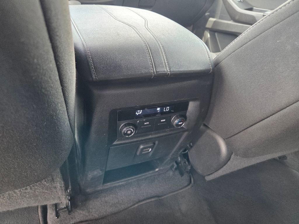 Certified 2023 Chevrolet Traverse LT FWD image 9