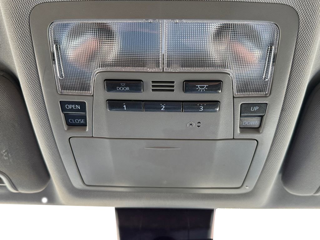 Used 2017 Toyota Highlander XLE w/ Carpet Mat Package image 20