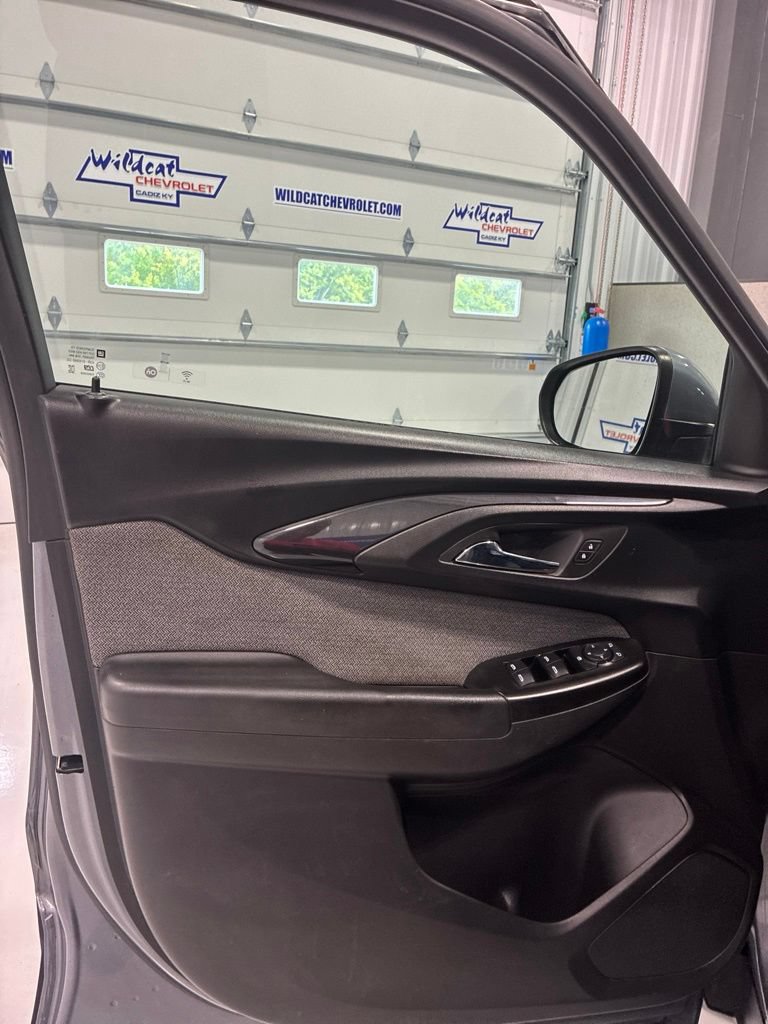 Used 2022 Chevrolet TrailBlazer LT FWD image 15