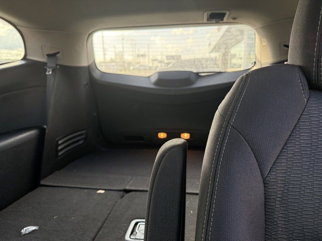 Used 2017 Chevrolet Traverse LT w/ Style and Technology Package image 5