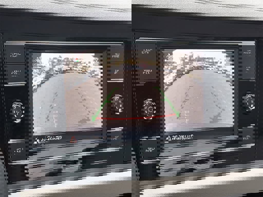 Used 2023 Volkswagen Jetta SE image 21