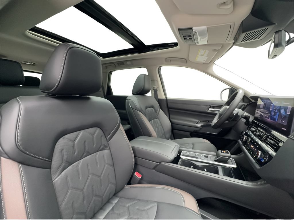 Used 2026 Nissan Pathfinder Platinum w/ Cargo Package FWD image 33