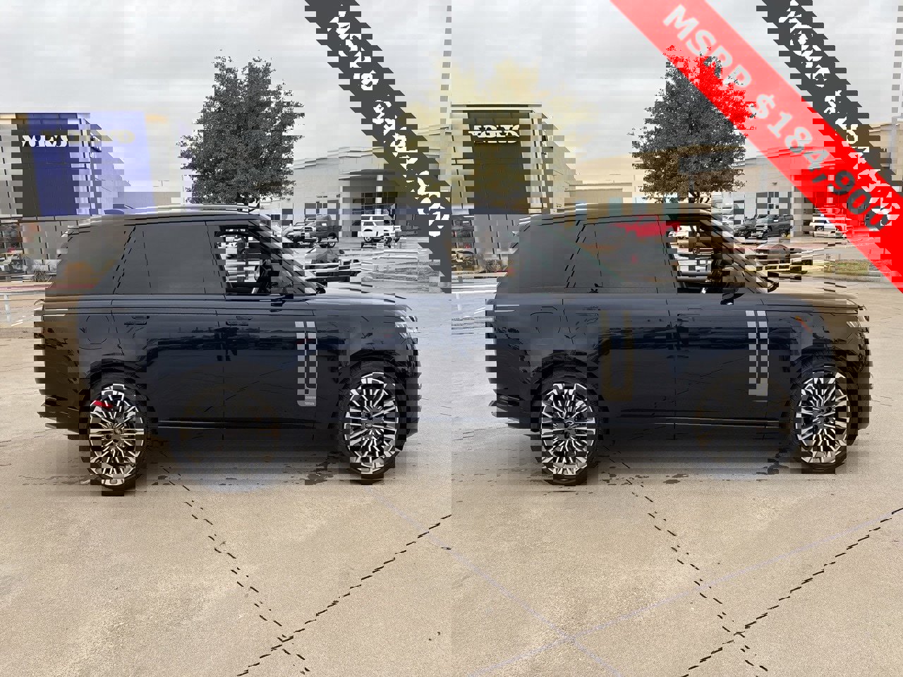 Used 2025 Land Rover Range Rover Long Wheelbase Autobiography image 2