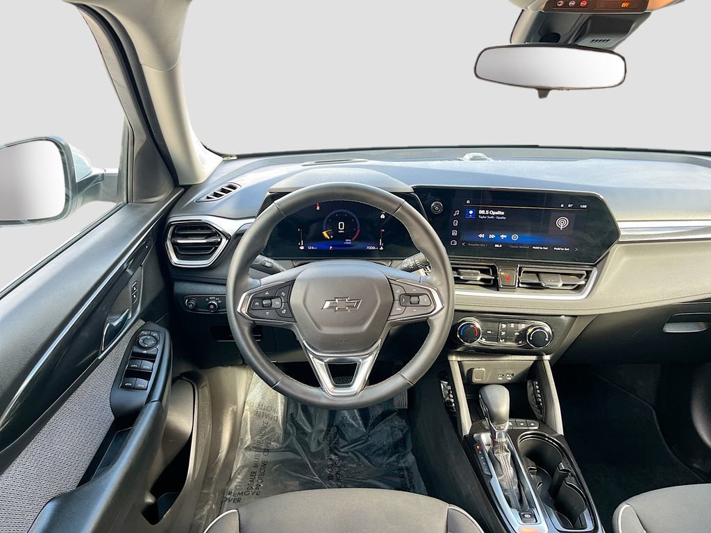 Used 2024 Chevrolet TrailBlazer LT w/ LT Cold Weather Package FWD image 22