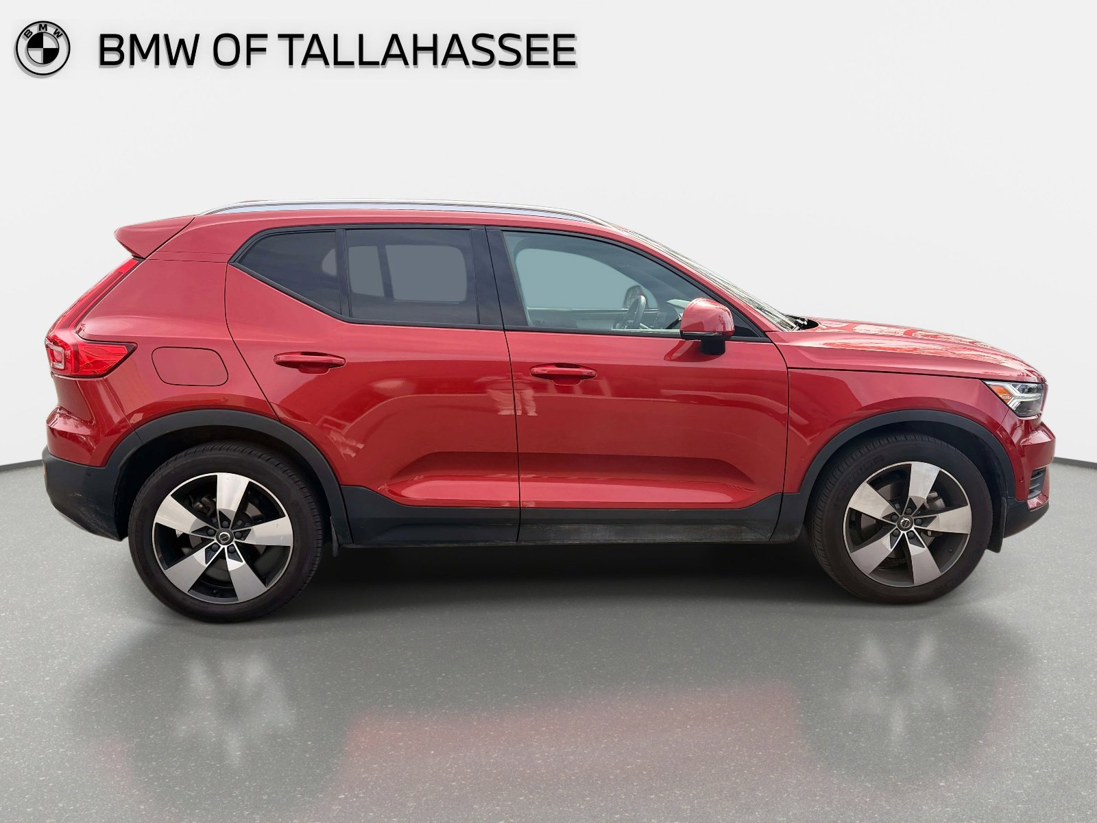 Used 2019 Volvo XC40 T5 Momentum image 5