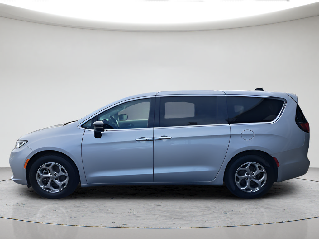 Used 2024 Chrysler Pacifica Limited FWD image 2
