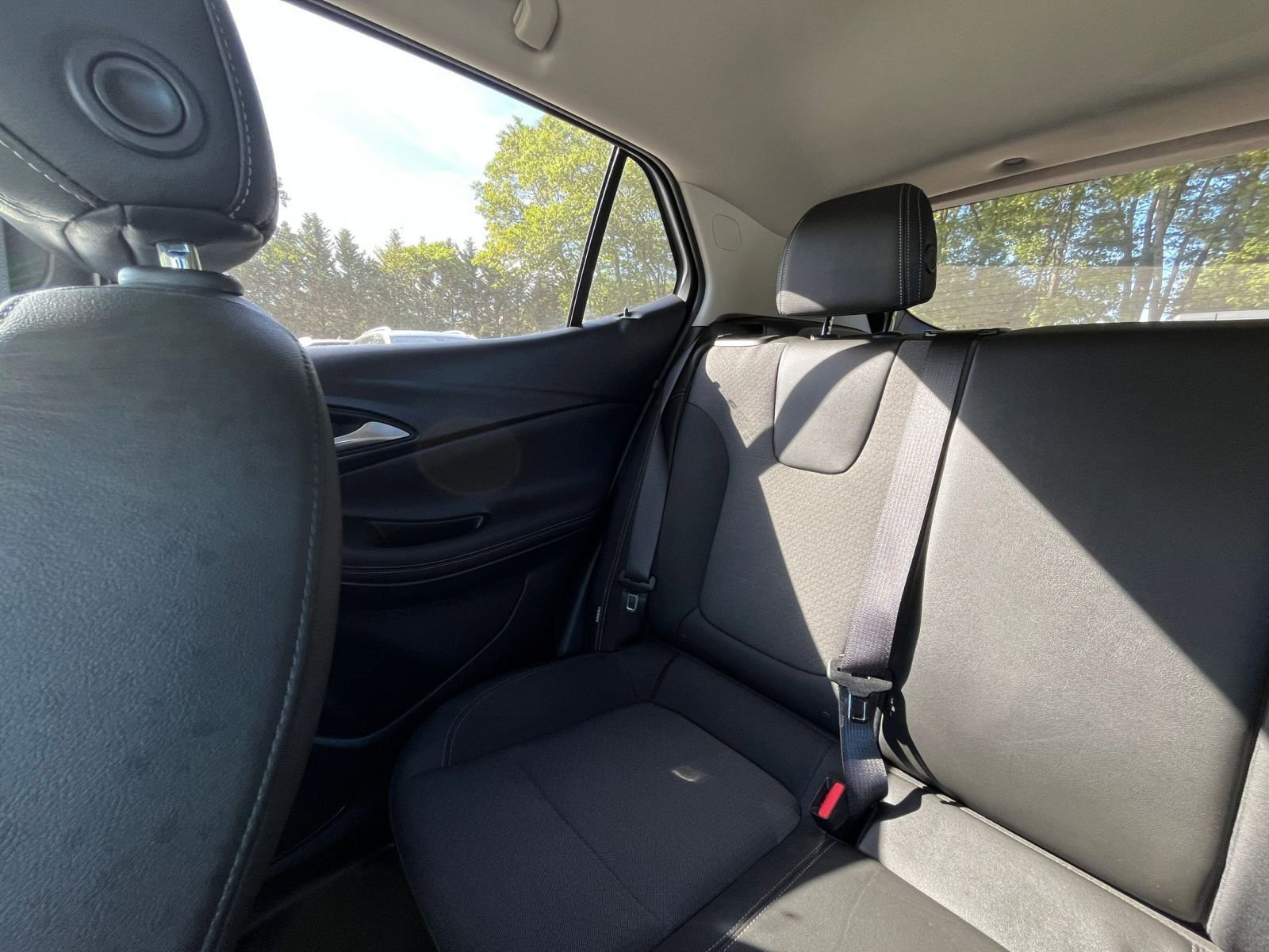Used 2025 Buick Encore GX Preferred image 37