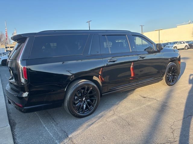 Used 2023 Cadillac Escalade ESV Sport Platinum w/ LPO, ONYX Package image 3