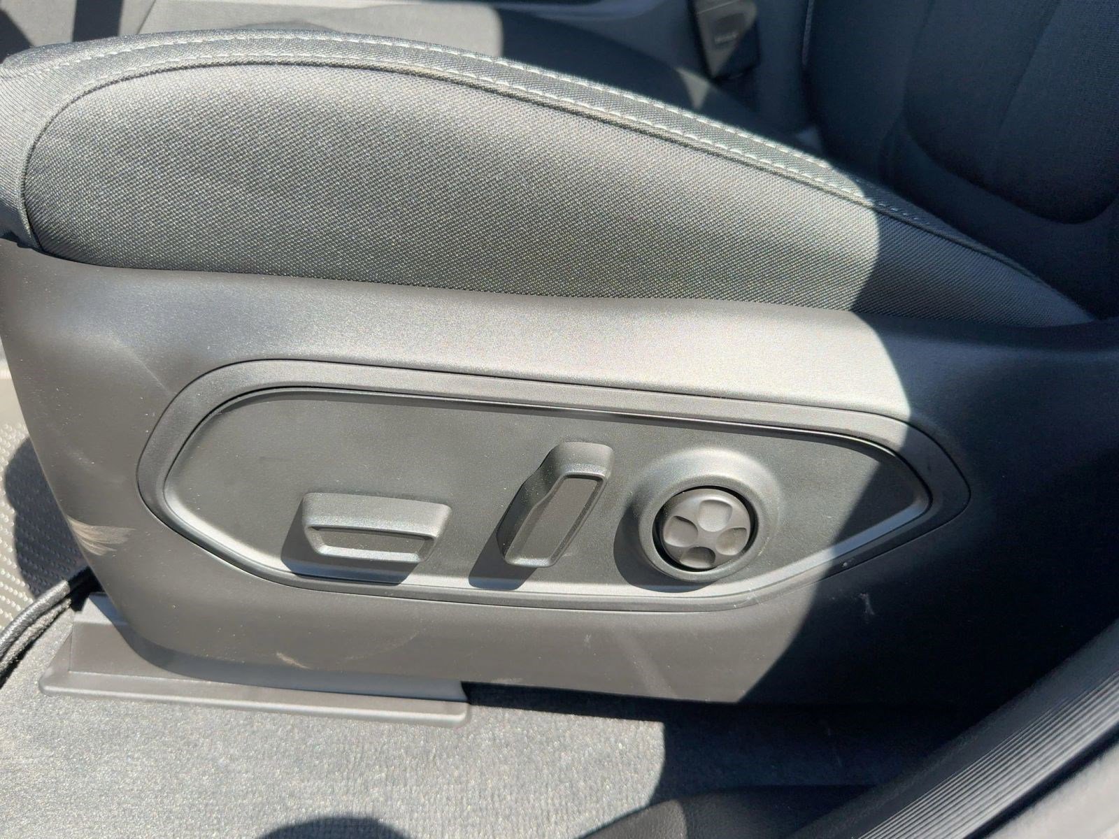 New 2025 Jeep Grand Cherokee L Laredo w/ Luxury Tech Group I image 13