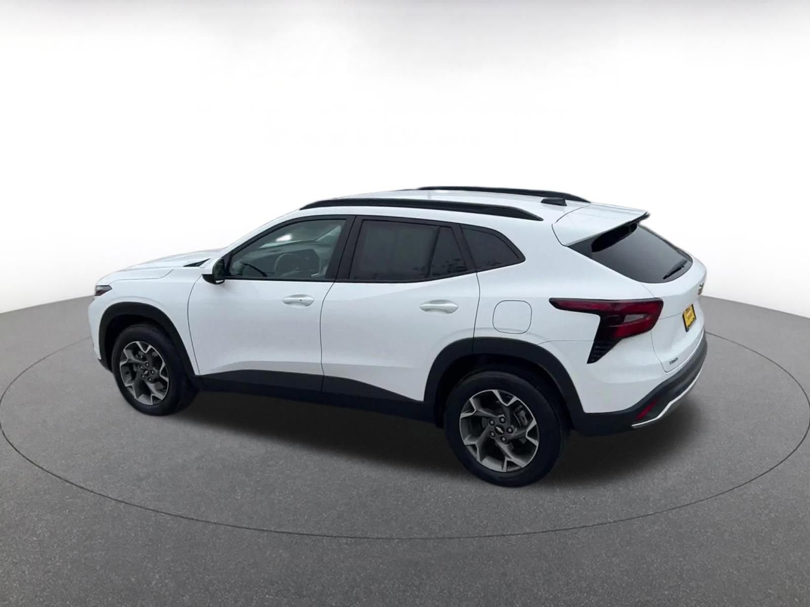 Used 2025 Chevrolet Trax LT w/ LT Convenience Package image 10