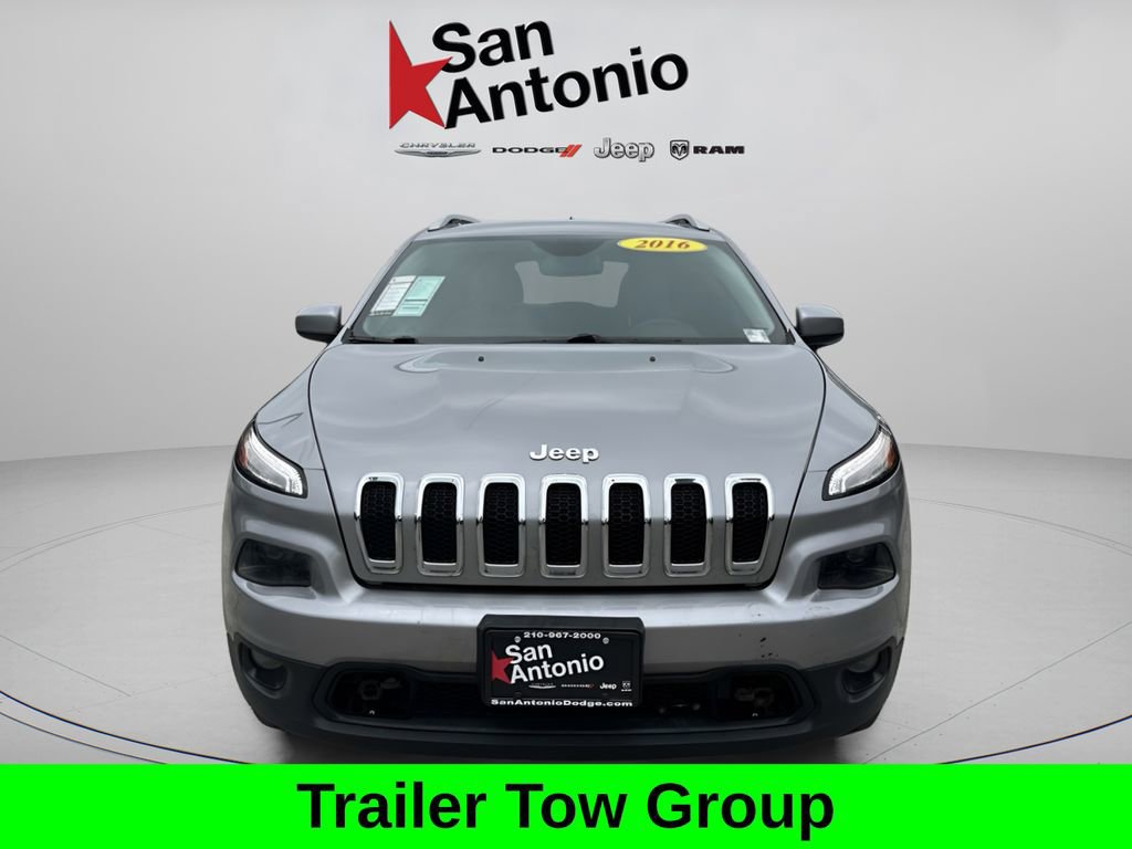 Used 2016 Jeep Cherokee Latitude w/ Trailer Tow Group AWD/4WD image 3