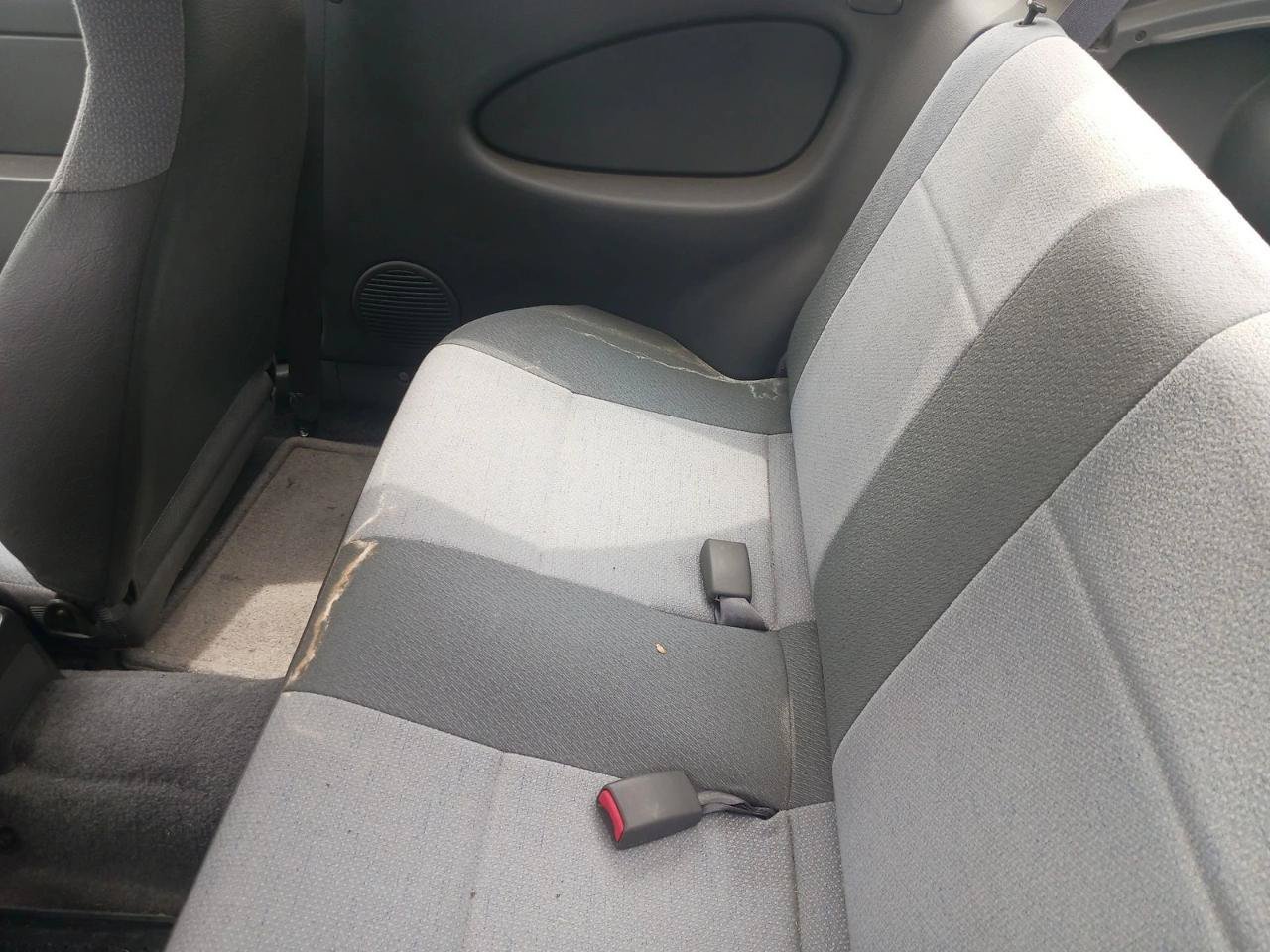 Used 2000 Chevrolet Metro Hatchback FWD image 8