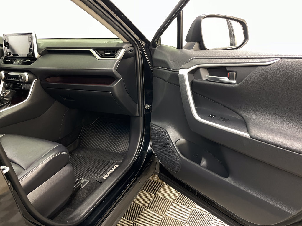 Used 2019 Toyota RAV4 Limited w/ Carpet Mat Package AWD/4WD image 34