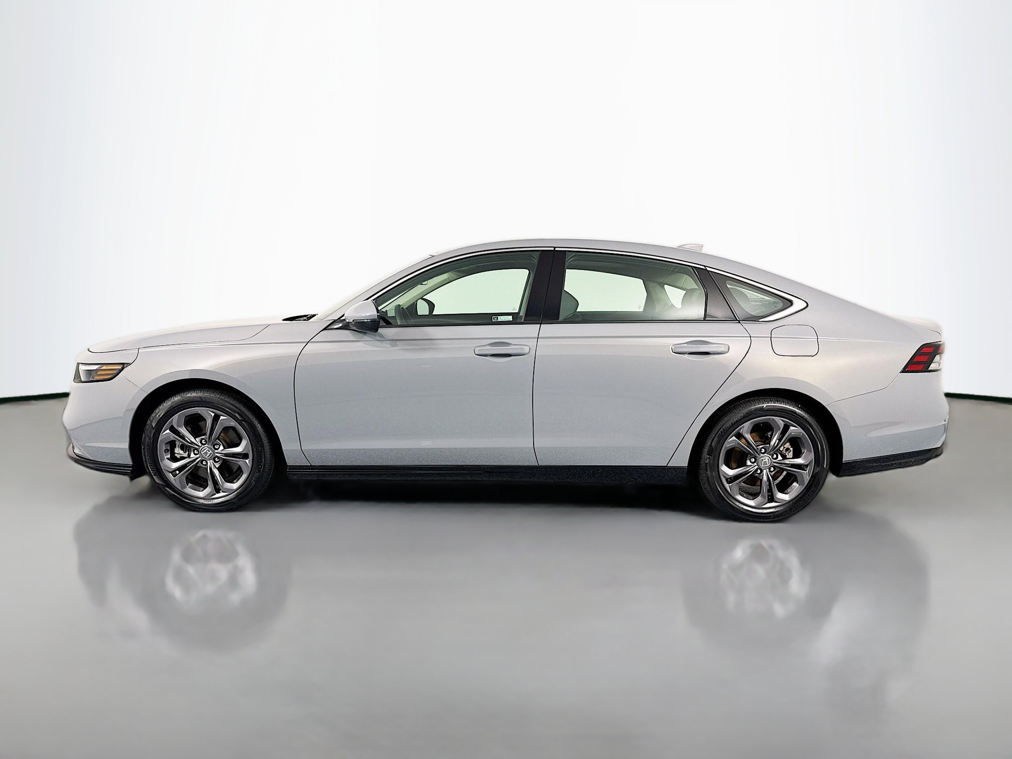 Certified 2024 Honda Accord EX-L image 8