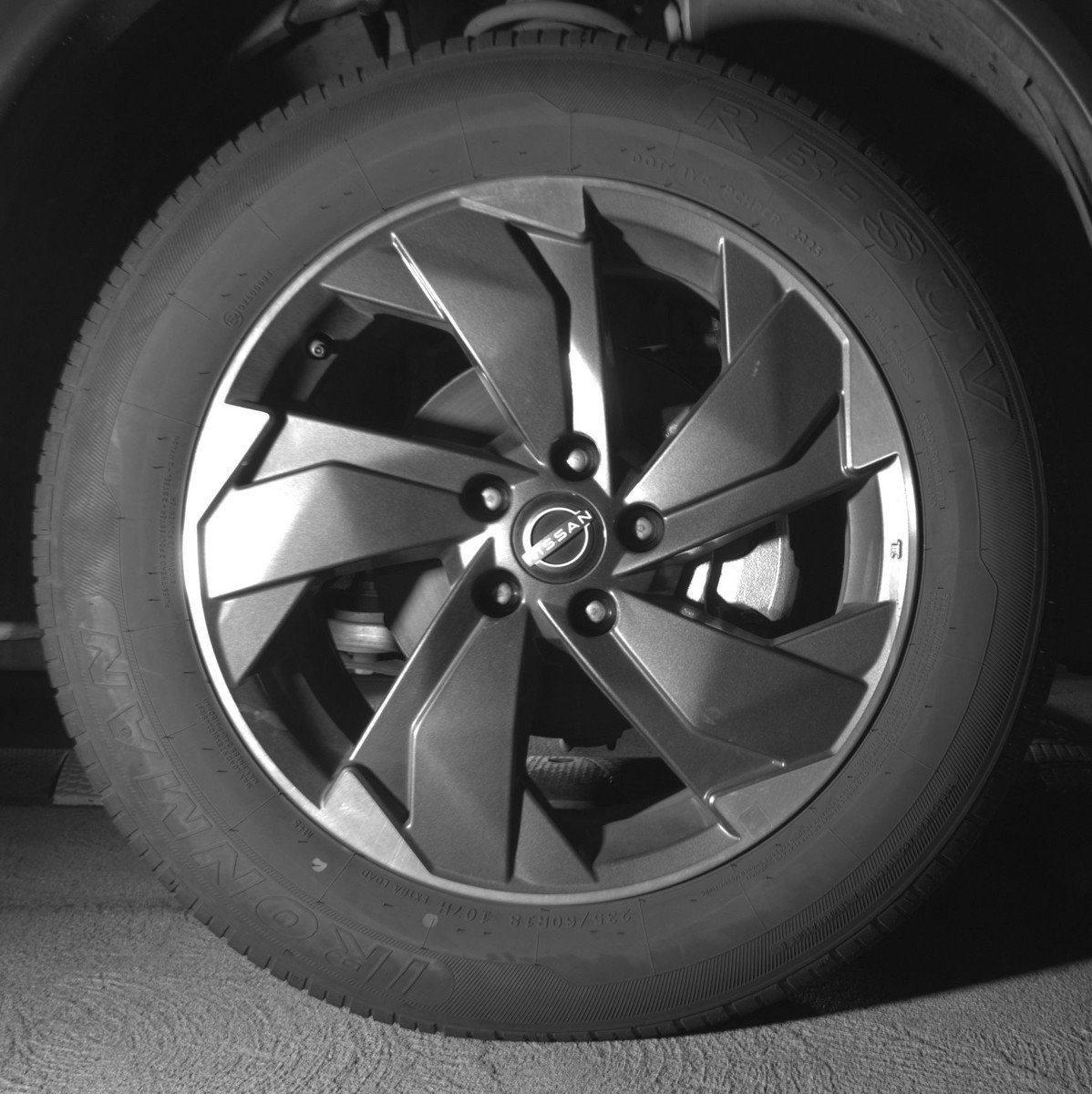 Used 2025 Nissan Rogue SV image 13