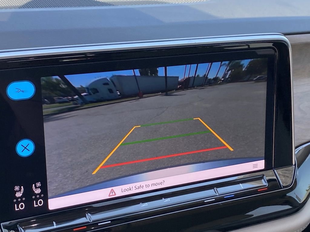 Used 2025 Volkswagen Atlas SE image 31