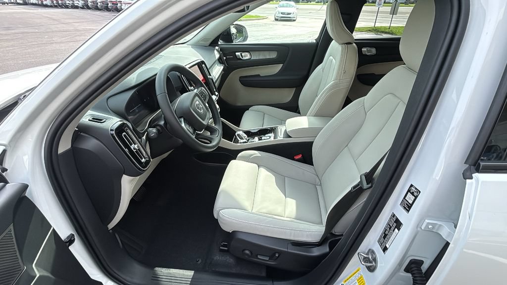 New 2026 Volvo XC40 B5 Plus w/ Climate Package AWD/4WD image 25