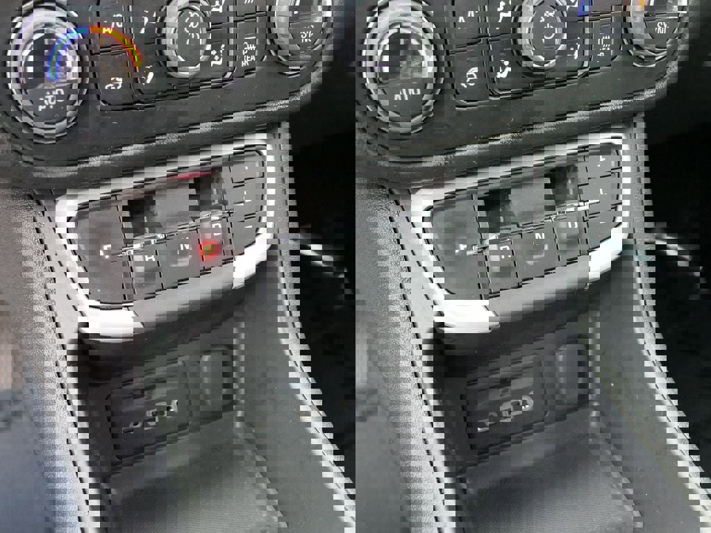 Used 2023 GMC Terrain SLT w/ Elevation Edition image 23