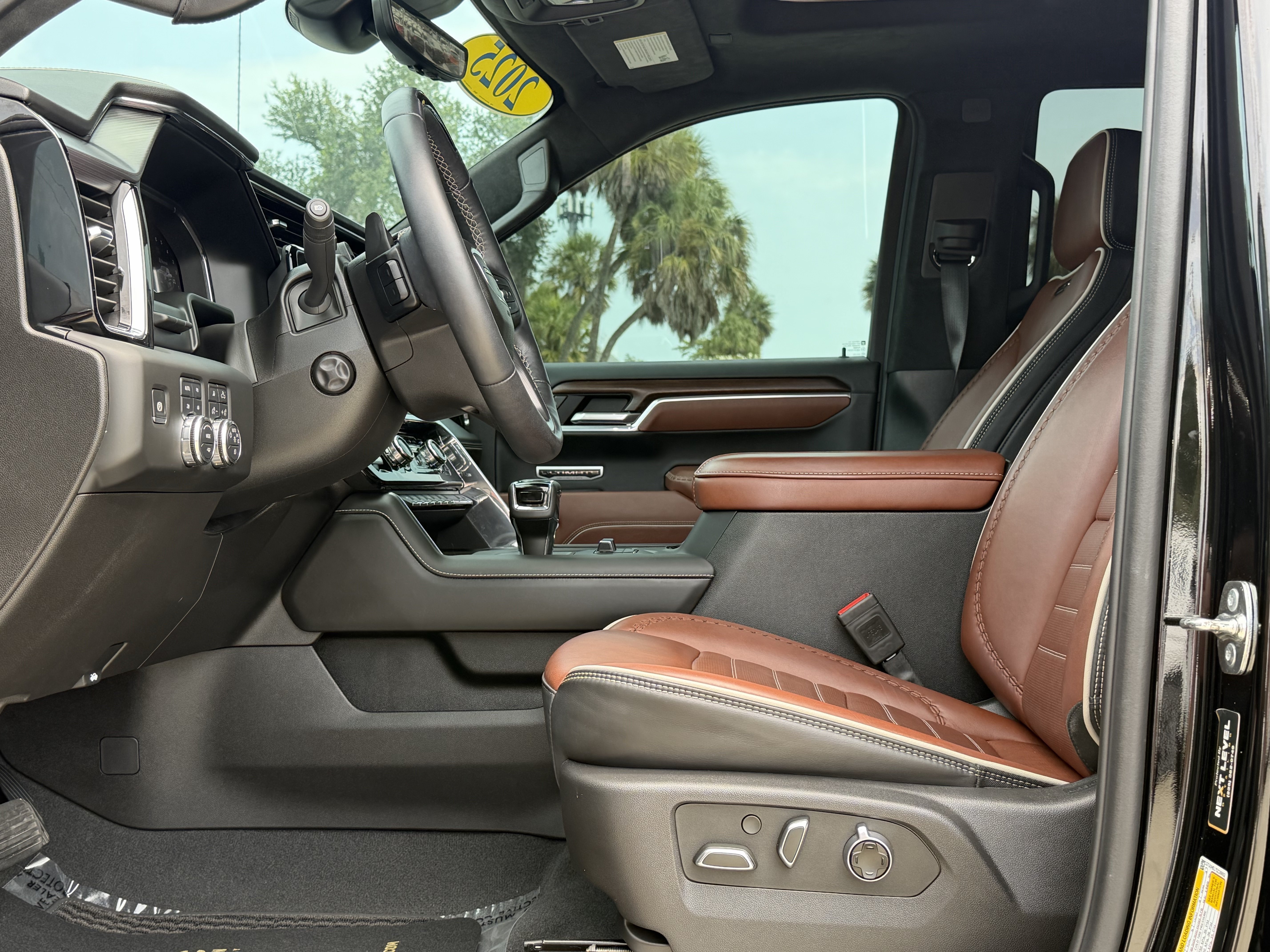 Used 2025 GMC Sierra 1500 Denali Ultimate AWD/4WD image 8