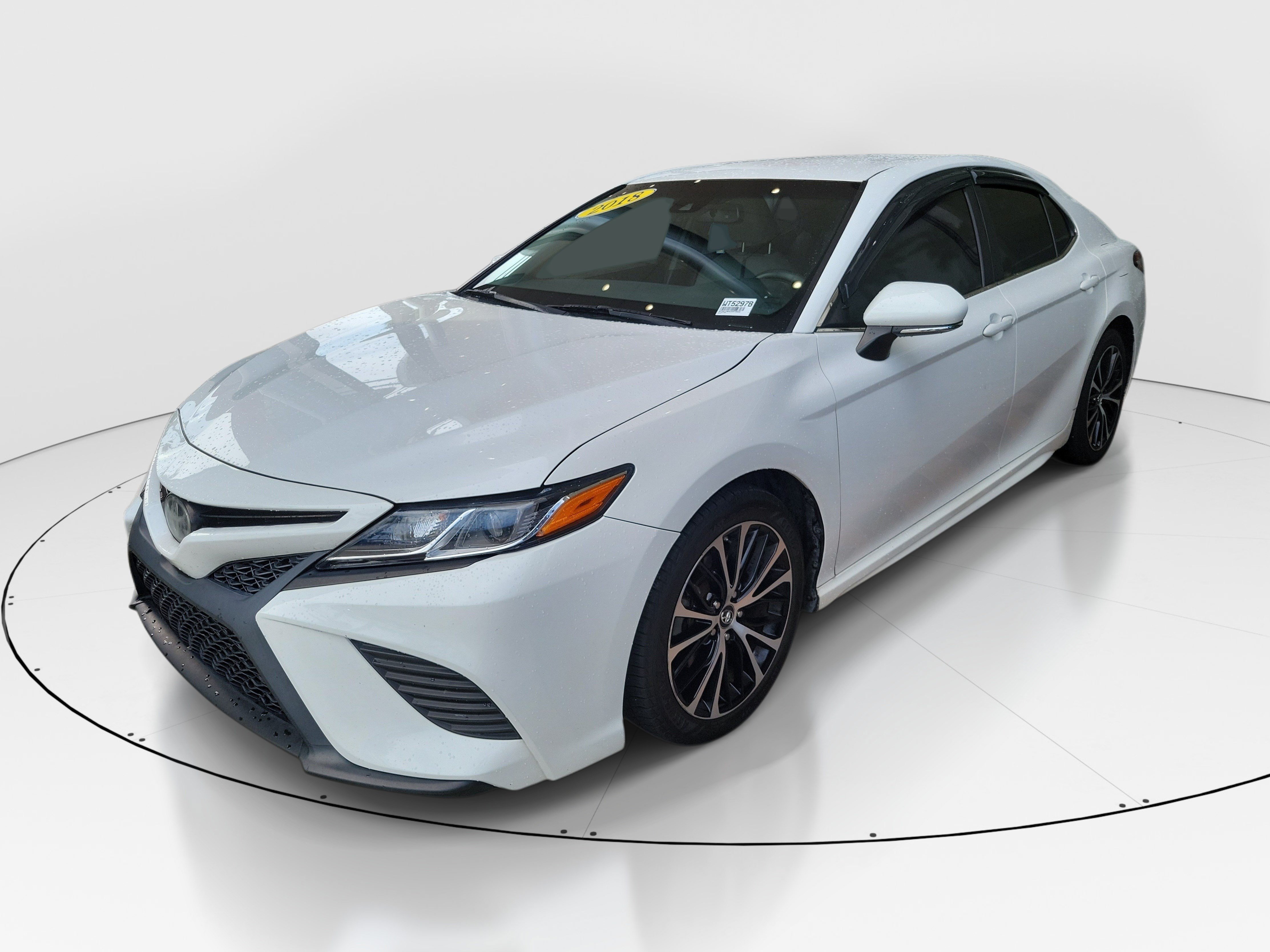 Used 2018 Toyota Camry SE w/ Convenience Package FWD image 3