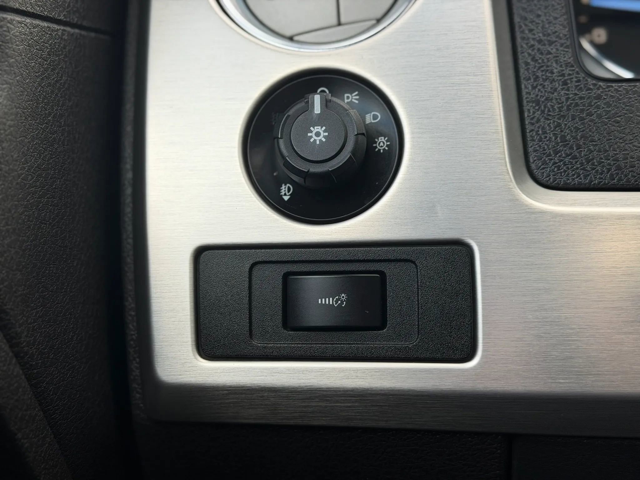 Used 2012 Ford F150 Platinum AWD/4WD image 38