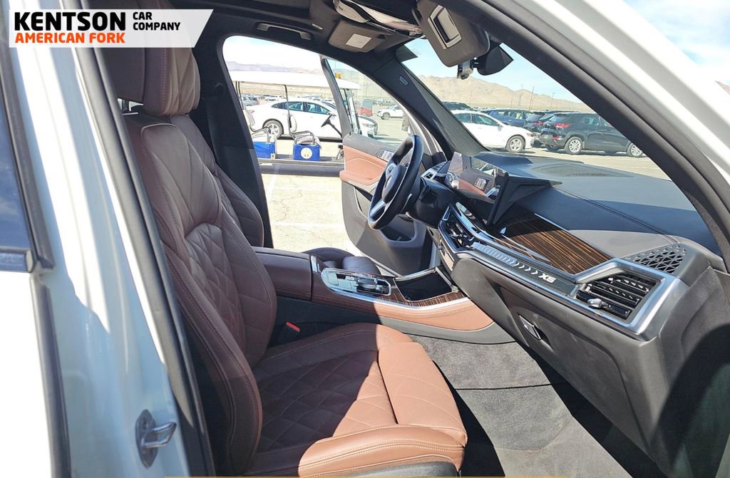 Used 2025 BMW X5 xDrive40i w/ M Sport Package image 6
