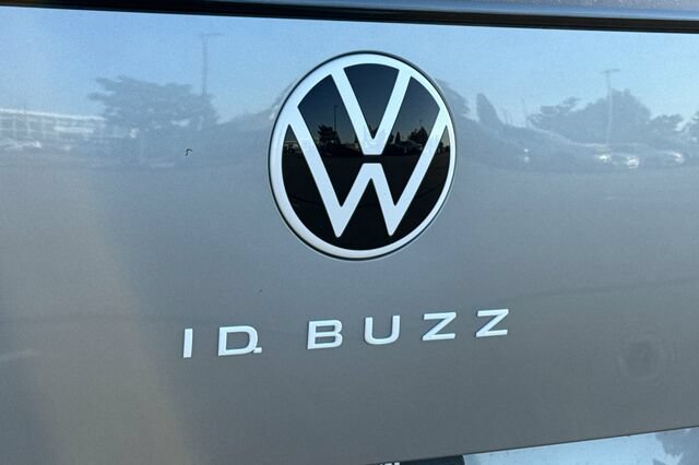 Used 2025 Volkswagen ID. Buzz Pro S RWD image 28
