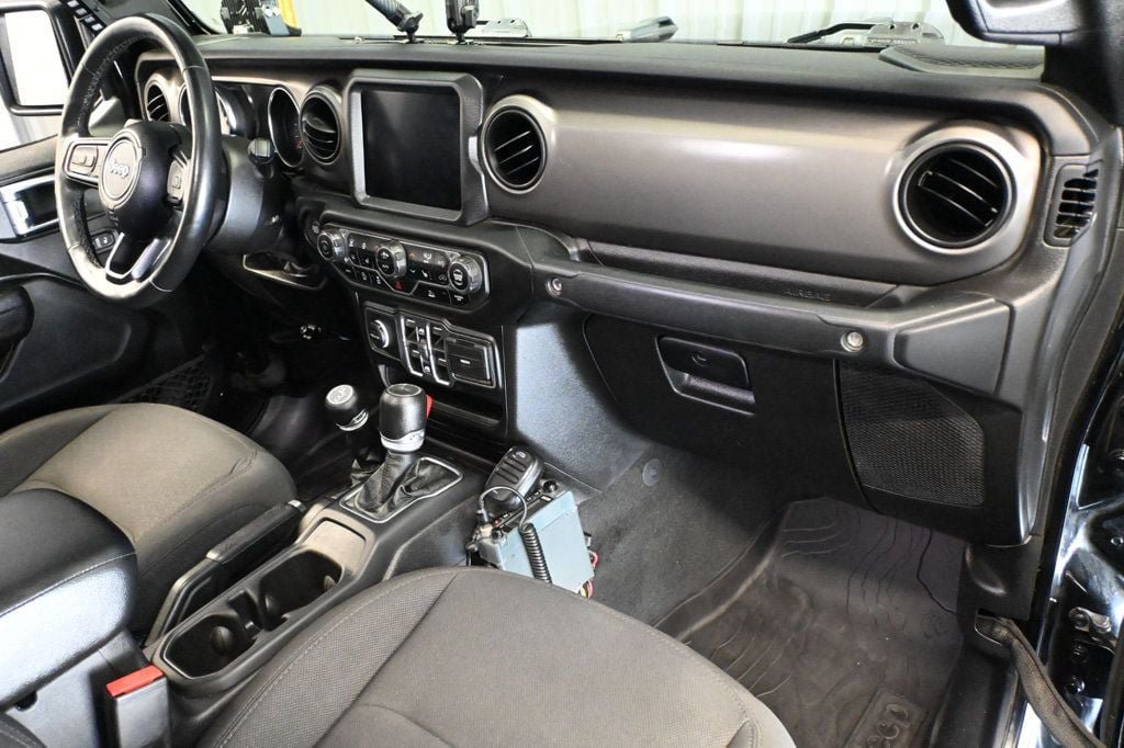Used 2023 Jeep Gladiator Sport AWD/4WD image 15